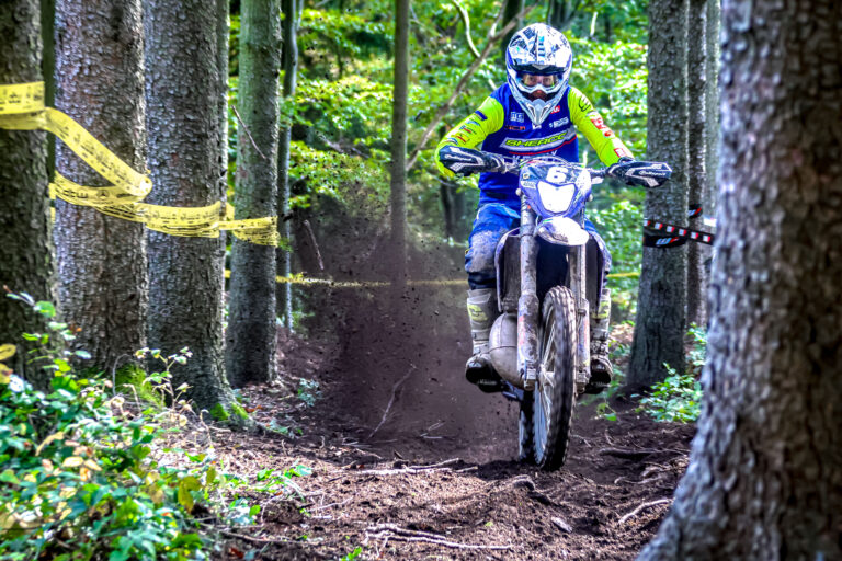 Jeremy Sydow krönt sich vor heimischer Kulisse in Zschopau zum Champion der Enduro DM 2024 (FOTOGALERIE/BESTELLMÖGLICHKEIT)