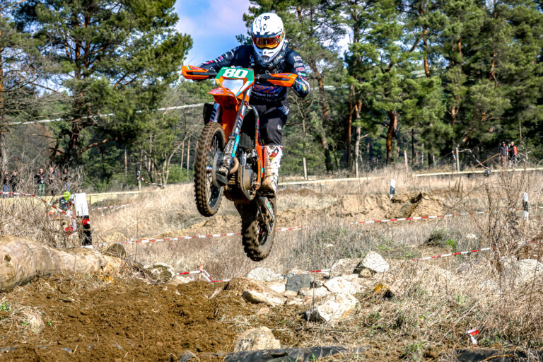 Felix Melnikoff gewinnt den Auftakt zum ADAC Endurocup Ost in Lübbenau (Fotogalerie/Ergebnisse)